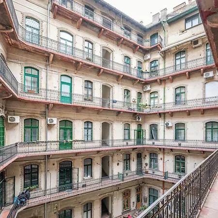 Penthouse Ter, V