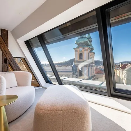Penthouse Ter, V Будапешт